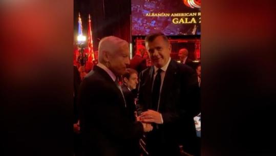 'Faleminderit për Kosovën dhe mbështetjen ndaj UÇK-së', Balla takon Wesley Clark në New York: 2 herë mirënjohje për ish komandantin e NATO-s