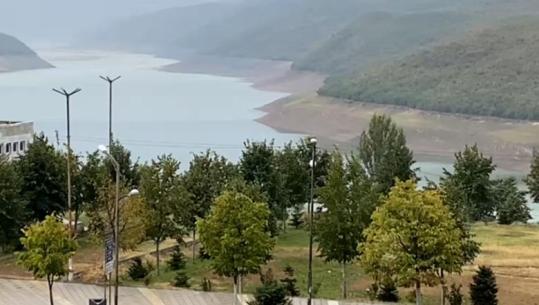 Reshje të dendura shiu në Kukës, bien djeshëm temperaturat! Në zona të caktuara rrezikohet rënia e gurëve dhe rrëshqitja e dherave