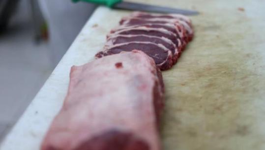 Ishte destinuar për në Kosovë, Mali i Zi ndalon ngarkesën me mish të skaduar