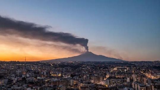 Itali/ Hiri i vullkanit Etna paralizon aeroportin e Katanias për të dytën ditë radhazi, pezullohen të gjitha fluturimet deri në mesnatë
