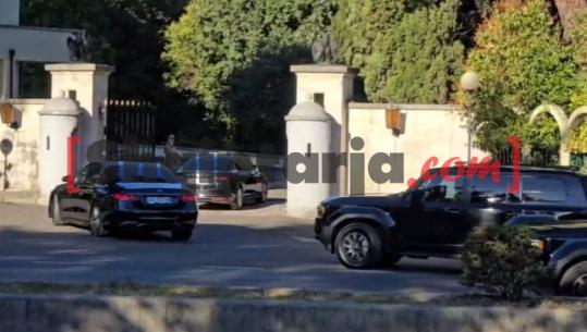 Mbledhja e Këshillit të Sigurisë Kombëtare, kryeministri Edi Rama mbërrin në Pallatin e Brigadave