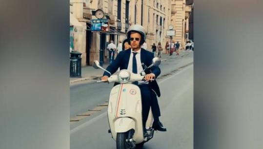 Një xhiro me Vespa rrugëve të Romës, kryeministri hungarez shijon ‘dolce vita’-n në Qytetin e Përjetshëm