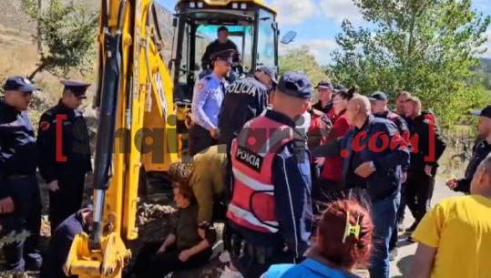 Kundër investimit të Ujësjellësit, përplasje mes banorëve dhe policisë në Burimas të Maliqit! Një protestues humb ndjenjat
