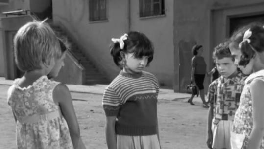 Një udhëtim pas në fëmijëri, ja si duket filmi i restauruar 'Mimoza Llastica', Arkivi publikon pamjet në 4K