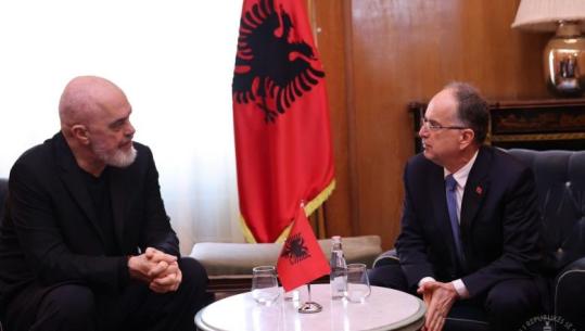 PD 146 pyetje Begajt dhe Ramës pas arrestit të Hysenit: Çfarë kriteresh dhe verifikimesh u ndoqën për emërimin e saj në krye të SHISH?