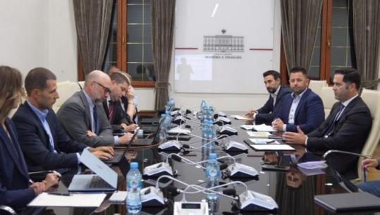 Malaj pret misionin e FMN-së, diskutohen gjetjet e raportit për investimet publike