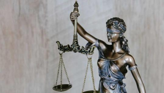 Kodi i Procedurës Penale ndryshon në 105 nene/ Asnjë masë arrest me burg për dënimet nën 5 vite, jo më në qeli gratë shtatzënë dhe nënat me fëmijë nën 6 vjeç! Seancat mund të transmetohen live