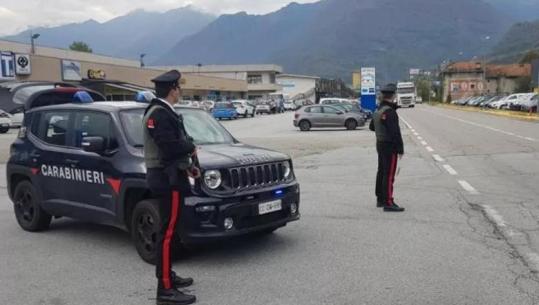  “Jemi polic na dorëzo arin”/ Bie pre e mashtrimit një person në Itali, në pranga një shqiptar dhe një italian