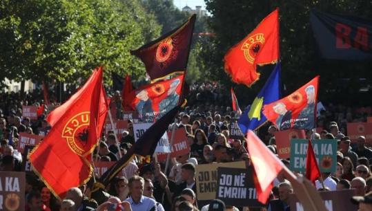 Vendimi i Hagës për ish-krerët e UÇK, nis protesta kombëtare në Kosovë! Mijëra qytetarë në shesh: Liria nuk ka parti politike