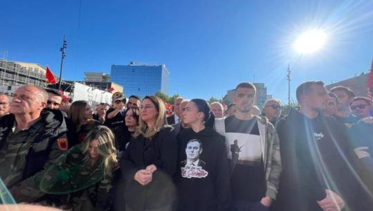 Jo në emrin tim', familjarët e Thaçit, Veselit, Krasniqit dhe Selimit i bashkohen protestës në Prishtinë