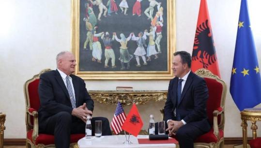 Peleshi pret ambasadorin amerikan: Kuvendi, rol të rëndësishëm në forcimin e partneritetit strategjik Shqipëri-SHBA