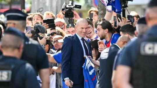 Sonte Francë-Itali, Zidan entuziasmon tifozët e Francës! L’Equipe: Banderola e mbështetje masive për trajnerin e ri