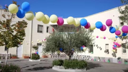Shtëpia e të moshuarve në Kavajë do të restaurohet, ministrja Spahiu: Do ta bëjmë më të ngrohtë dhe më dinjitoze