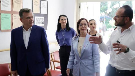 Balla dhe Spahiu vizitojnë Shtëpinë e të Moshuarve në Kavajë: Mosha e tretë ka nevojë për përkujdesje dhe dashuri!