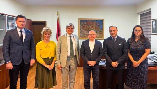 Ambasadori i OSBE në Shqipëri takim me shoqatën e gjyqtarëve dhe prokurorëve: Përfshirja e të gjitha palëve, e rëndësishme për funksionimin e sistemit të drejtësisë