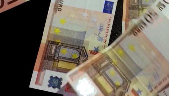 Raporti: Paraja jashtë bankave rritet me 15.2% brenda një viti, qarkullojnë mbi 534.1 mld lekë! Tatimet-bizneseve: Mundësoni pagesa me kartë brenda vitit