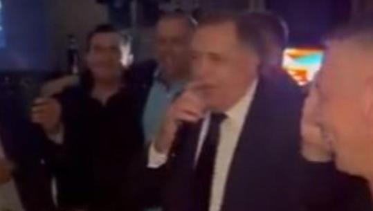 Partia e tij fitoi zgjedhjet në Bosnje Hercegovinë, Milorad Dodik feston fitoren me këngët e Lepa Brenës