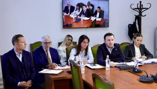 Ndalohet importi i mishit të shpendëve dhe gjedhëve nga Brazili, Salla: Po vlerësojmë edhe kontratat e mishit të derrit! 2 ngarkesa të kontaminuara me mish pule, njëra u shit në Shqipëri