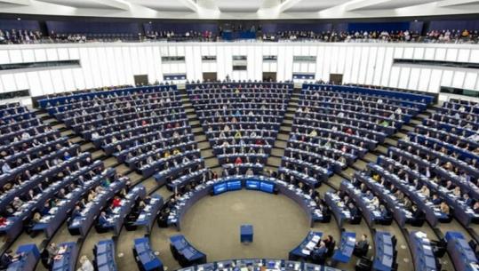 Eurodeputetët marrin deri në 18 mijë euro në muaj, grupi i të Majtëve në Parlamentin Europian kërkojnë përgjysmimin e pagave: Nuk e dinë ç'do të thotë të mos paguash qiranë