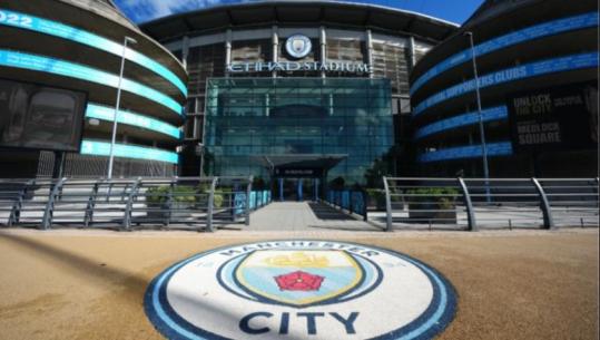 Në fushë për herë të parë që pas shpalljes fajtor, Manchester City kundër Liverpool-it mes gjyqit dhe futbollit
