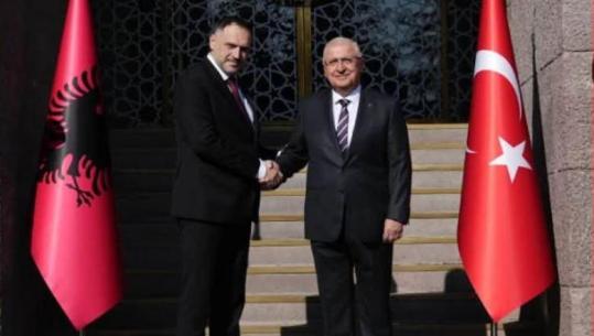  Ministri Nufi vizitë në Ankara: Konsolidojmë partneritetin strategjik Shqipëri–Turqi në mbrojtje dhe siguri!