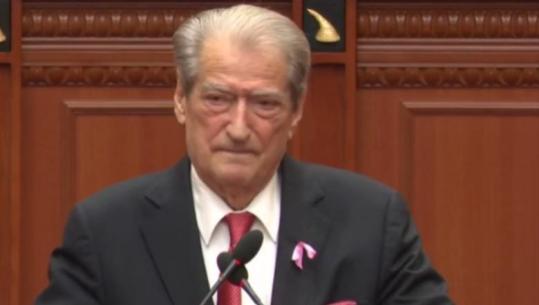 Berisha 'sulmon' Xhaçkën në Kuvend: Kur ishe ministre e Mbrojtjes merrje pjesë në kontrabandë droge, prandaj do e votosh sot Reformën Territoriale! Jeni të kapur nga Rama
