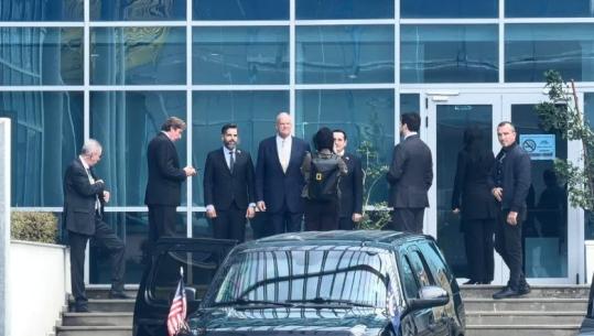 Ambasadori amerikan Wendt e 2 senatorë në SPAK, takim me Klodian Brahon dhe Joni Ketën