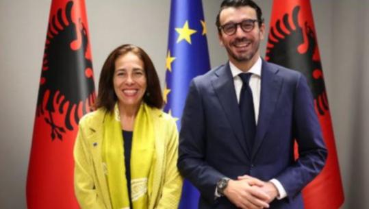 Ambasadorja e BE-së takim me Karakaçin: Lidhjet energjetike dhe të transportit afrojnë Shqipërinë me tregun europian!