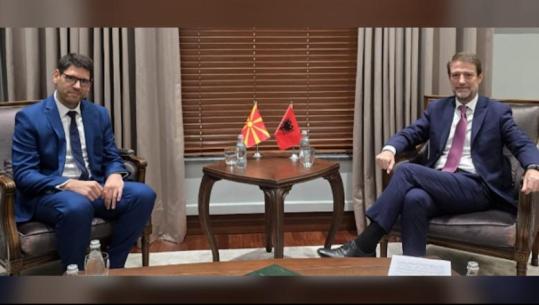 Hoxha takim me ministrin e Maqedonisë së Veriut! Në fokus Korridori VIII dhe bashkëpunimi i mëtejshëm mes dy vendeve