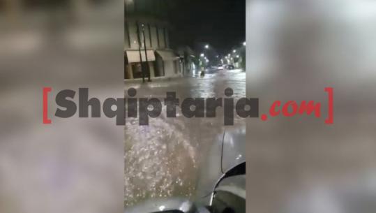Vlora nën ujë pas reshjeve të dendura të shiut, rikthehet shqetësimi për sistemin e kullimit