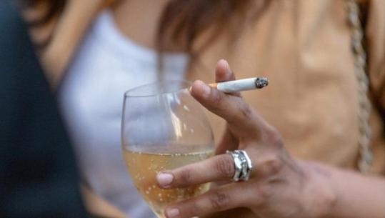 Sa lekë 'na hanë' veset? Shqiptarët shpenzojnë rreth 4 mijë lekë në muaj për alkool dhe duhan