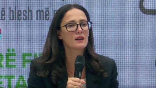 Protestuesit thyen xhamat e shkollës në Lezhë, Ibrahimaj: Asnjë formë dhune nuk mund të tolerohet!