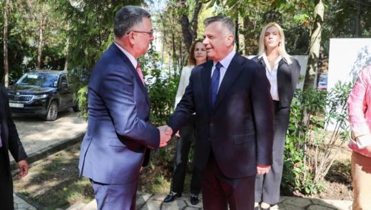 Balla dhe ministri izraelit Sa’ar homazhe te Memoriali i Holokaustit në Tiranë: Mirënjohje familjeve shqiptare që shpëtuan hebrenjtë