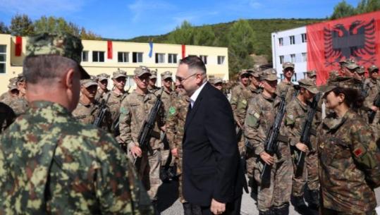 Ministri Nufi, vizitë në Qendrën e Arsimimit Profesional të Ushtarit në Bunavi, Vlorë: Formimi i ushtarakëve të rinj, themeli i një Force të Armatosur profesionale
