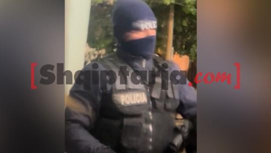 Vjedhja e banesës në Elbasan, Report Tv siguron foto të autorëve të maskuar si policë
