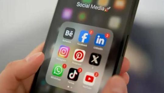 Greqia nismë për ndalimin e rrjeteve sociale për të miturit nën 15 vjeç! Ligji do të hyjë në fuqi më 1 janar 2027