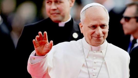 Papa Leone XIV shtrohet në spital, në pritje të operacionit për masën në mushkëri! Vatikani qetëson besimtarët: Gjendja e tij fizike dhe emocionale është e mirë