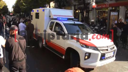 Tensionet në protestën te Ministria e Arsimit, një efektiv i lënduar