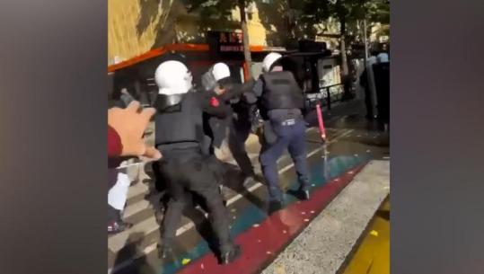 Protesta te Ministria e Arsimit, Berisha: Stop terrorit të banditëve të narkoshtetit, nderim studentëve misionarë