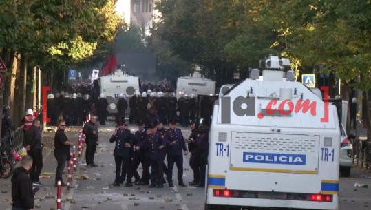Tensionet në protestë, reagon policia: 23 të shoqëruar, janë lënduar 6 efektivë dhe një gazetare
