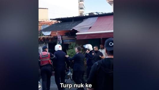 Erald Kapri në protestën te Ministria e Arsimit, akuzon policinë për dhunë ndaj protestuesve