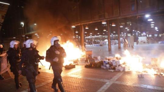Protesta e dhunshme në Tiranë, policia arreston 16 persona 