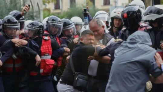 Protesta para Ministrisë së Arsimit, Erisa Xhixho: Zëri i studentëve nuk mund të shuhet me asnjë lloj dhune!