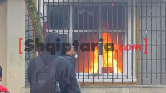 Sulm i ri te Ministria e Arsimit, digjen zyra në katin e parë