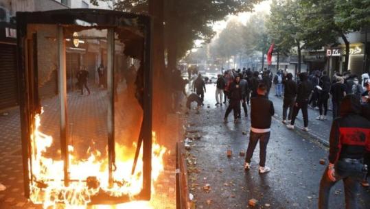 Vijon protesta në Tiranë, 7 persona marrin ndihmë mjekësore në spital! Mes tyre 3 protestues dhe 4 policë