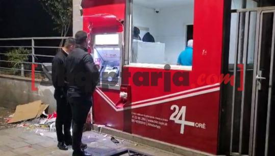 Tjetër bankomat i shkatërruar, protestuesit e bëjnë copash