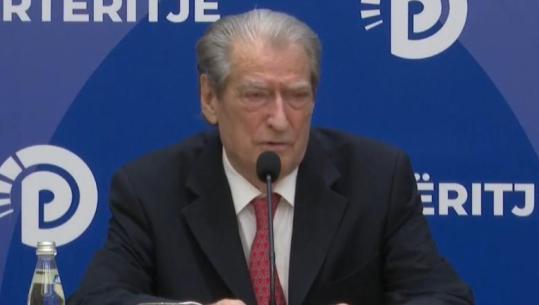 Protestuesit me maska sulmuan institucionet dhe shkatërruan bizneset, Berisha: Janë luanë! Protesta paqësore, policia i detyroi të përdonin dhunë