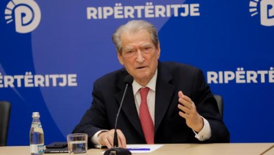Protestuesit me maska sulmuan institucionet dhe shkatërruan bizneset, Berisha: Janë luanë! Protesta paqësore, policia i detyroi të përdornin dhunë