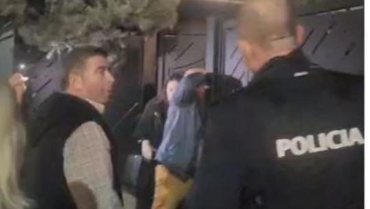 Gjin Gjoni dhe deputetët e tjerë të PD-së përplasen me policinë te Komisariati nr. 3, kërkojnë të takojnë studentët e shoqëruar