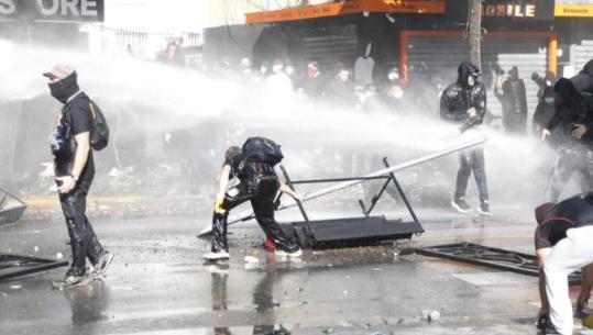 Protesta e dhunshme dje në Tiranë, Ministria e Shëndetësisë: 89 të lënduar deri më tani, te ‘Trauma’ 4 efektivë dhe 2 protestues nën mjekim